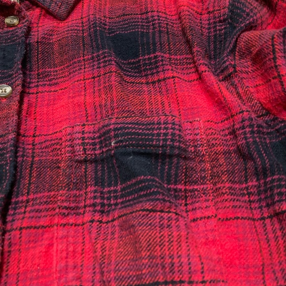Women American eagle long sleeve button up collar plaid flannel shirt red black - Picture 3 of 11